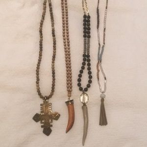 Set of 4 statement necklaces ⚡️